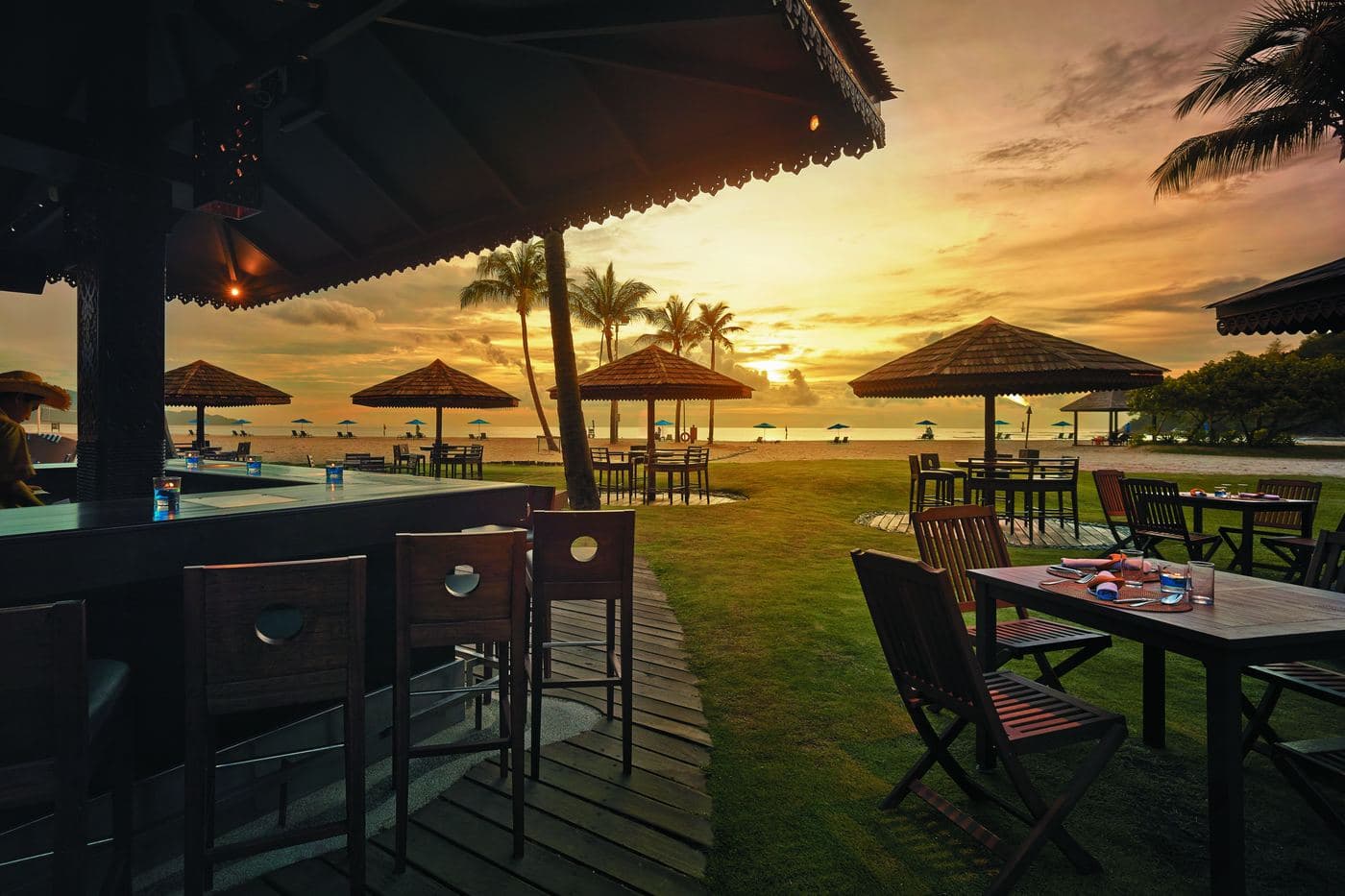 Dining & F&B