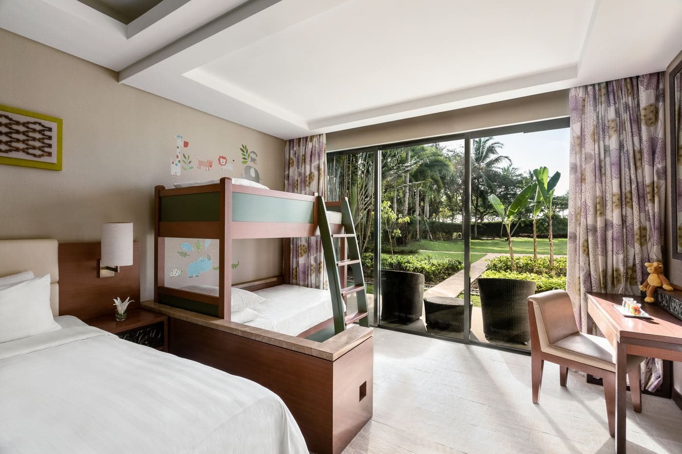 Rooms & Suites