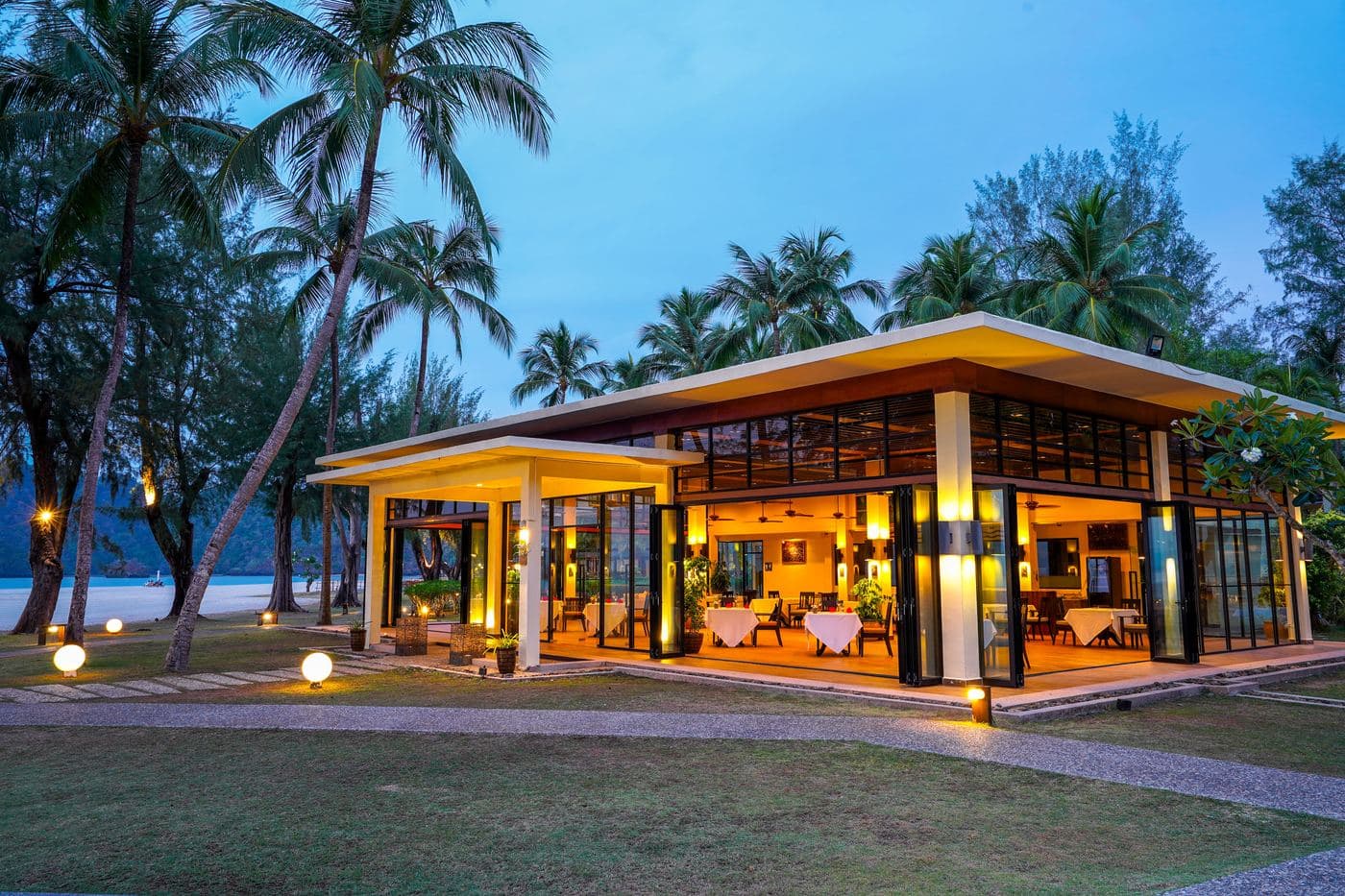 Dining & F&B