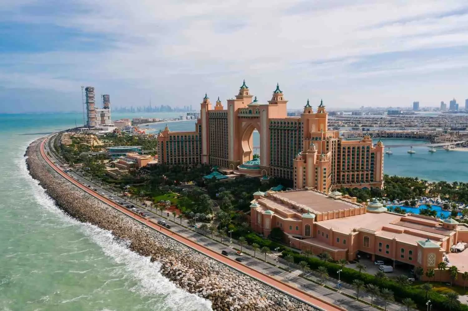 Dubai shopping mall and family fun
