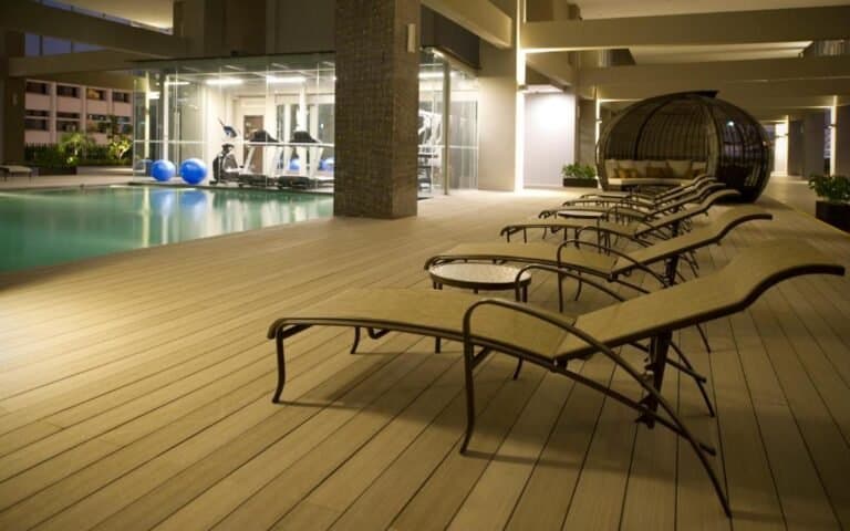 V Hotel 4 *