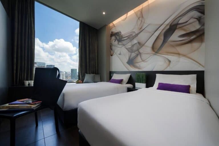 V Hotel 4 *