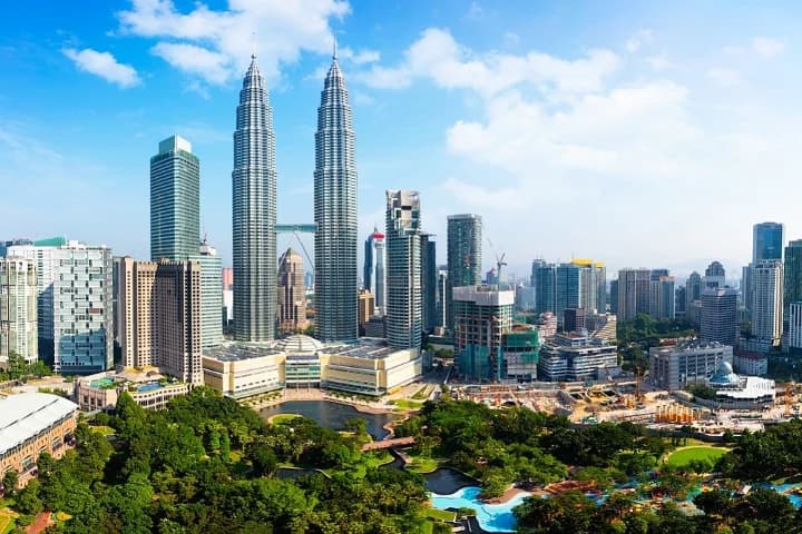 KUALA LUMPUR + BATU CAVES
